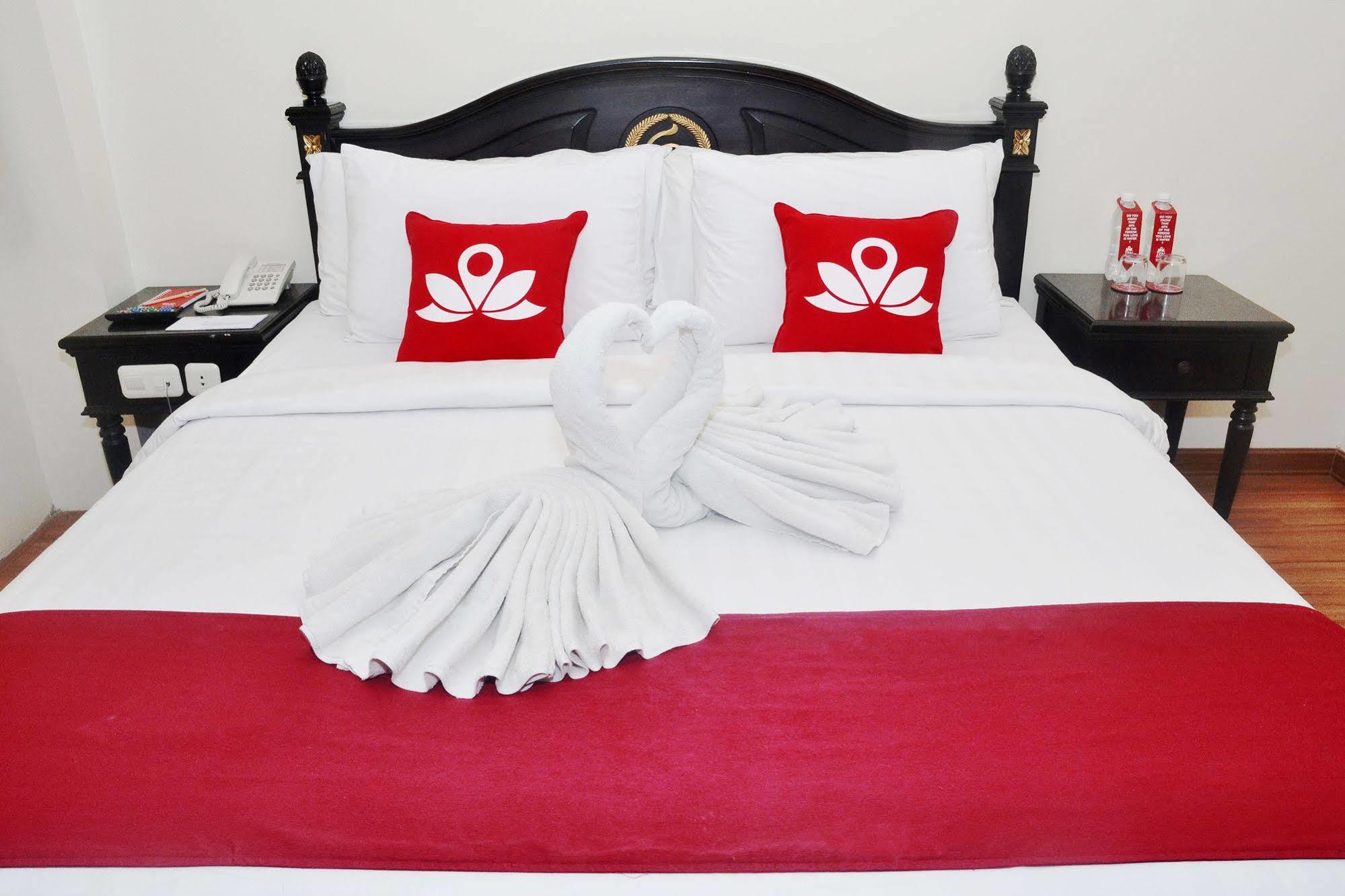 Zen Rooms Sultan Iskandar Muda Surabaya Luaran gambar