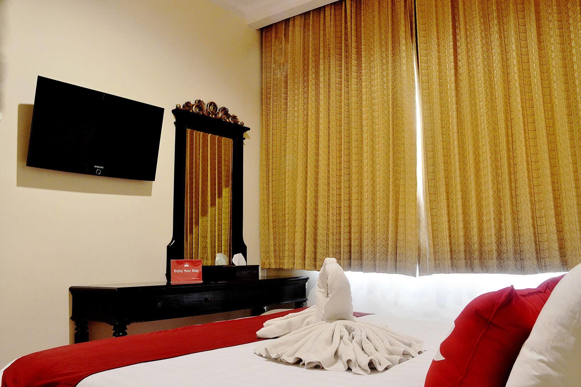 Zen Rooms Sultan Iskandar Muda Surabaya Luaran gambar