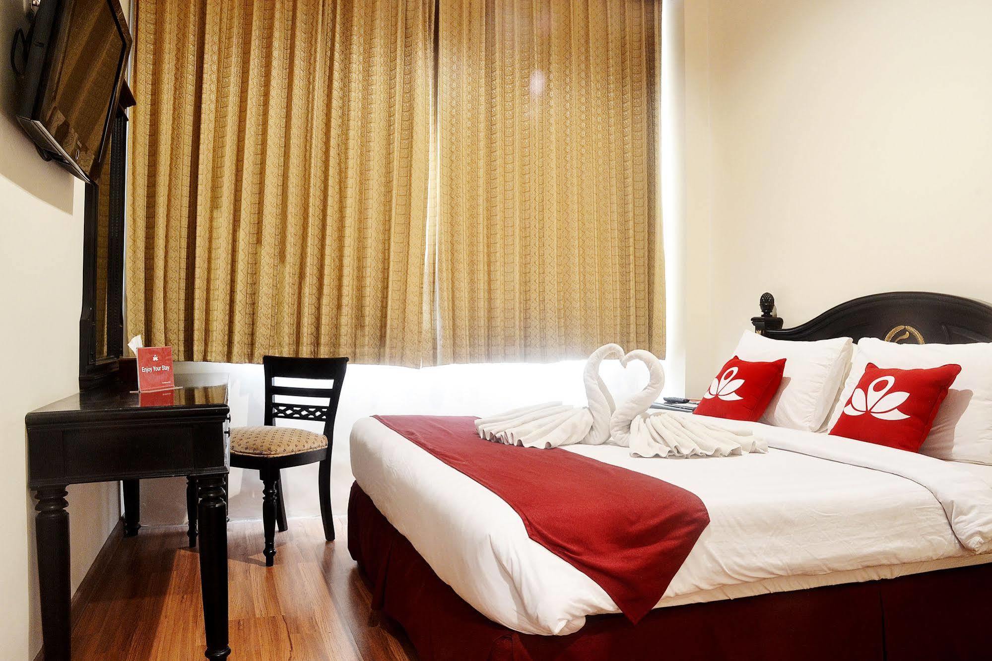 Zen Rooms Sultan Iskandar Muda Surabaya Luaran gambar