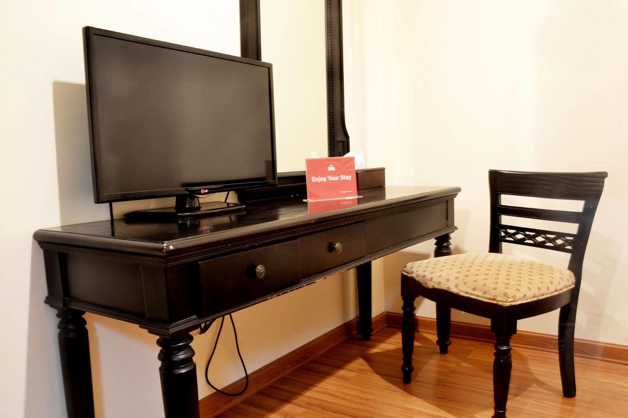 Zen Rooms Sultan Iskandar Muda Surabaya Luaran gambar
