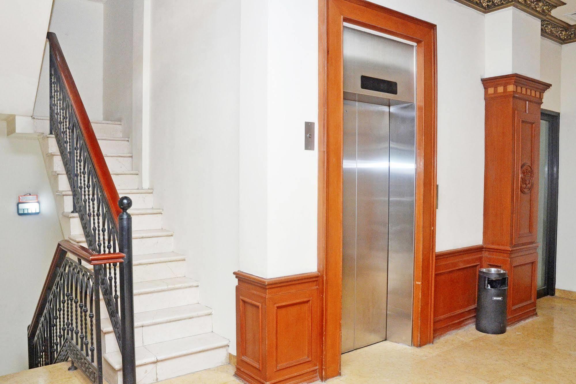 Zen Rooms Sultan Iskandar Muda Surabaya Luaran gambar