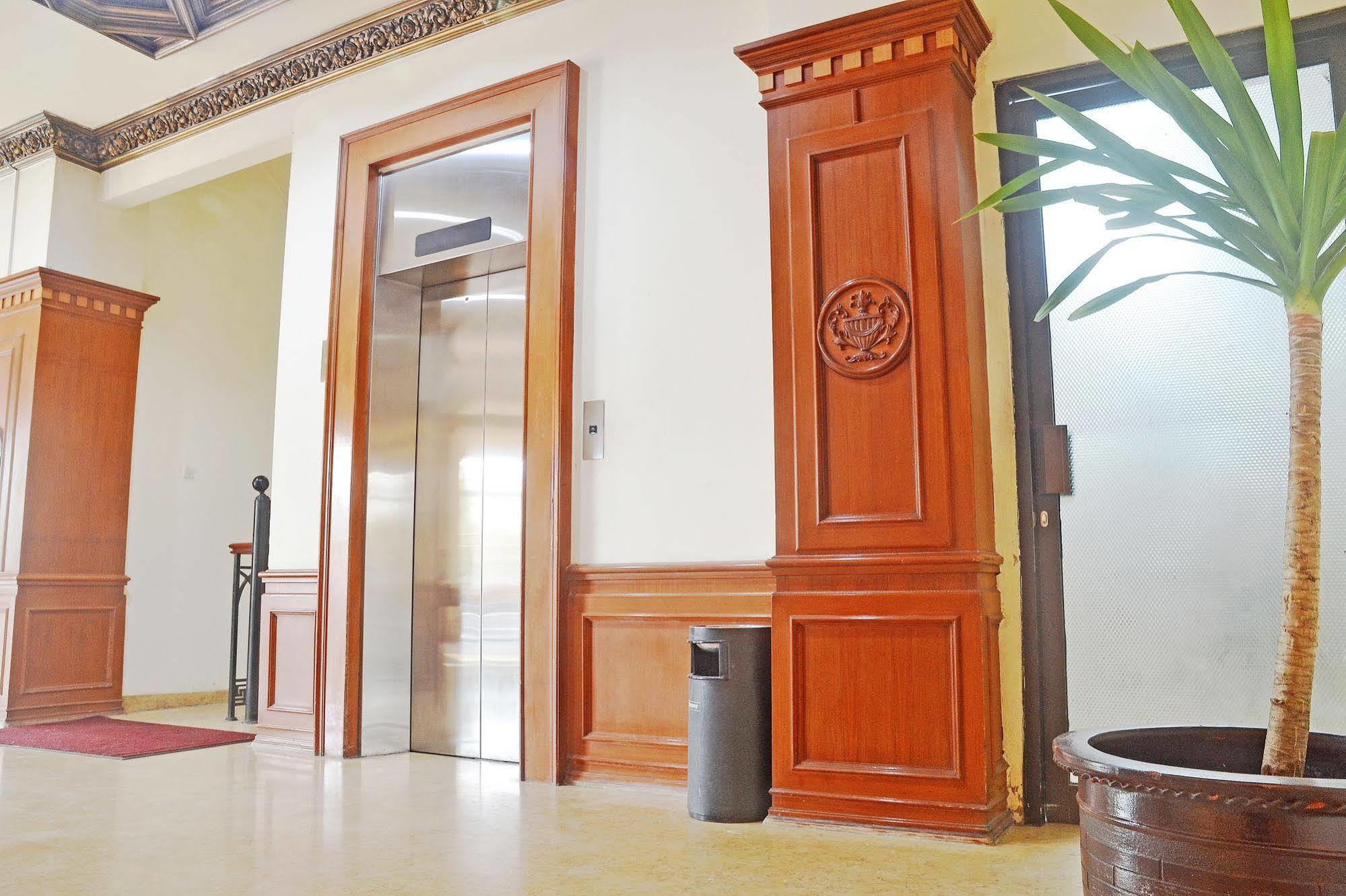 Zen Rooms Sultan Iskandar Muda Surabaya Luaran gambar