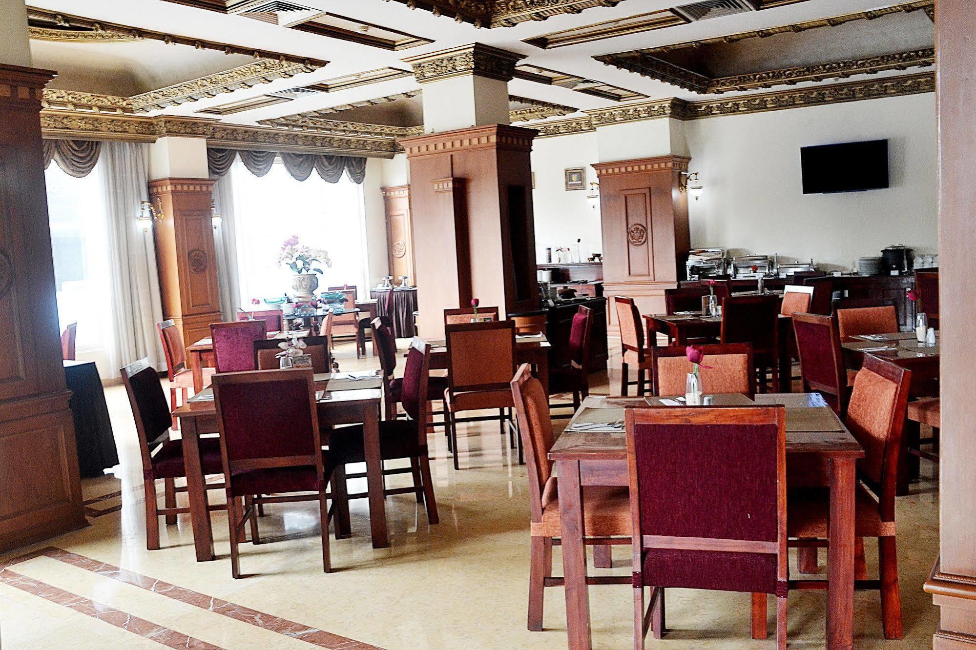 Zen Rooms Sultan Iskandar Muda Surabaya Luaran gambar