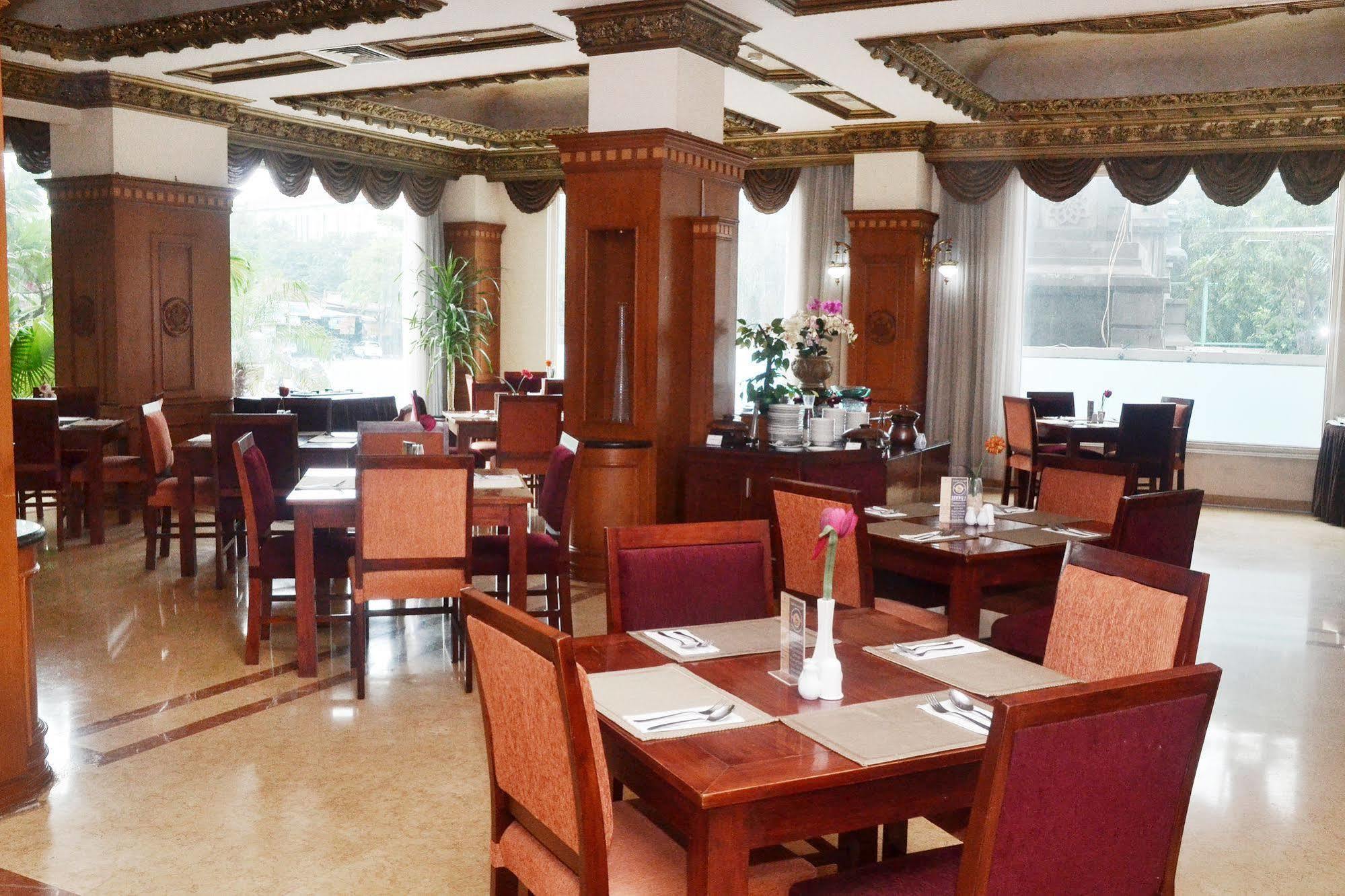 Zen Rooms Sultan Iskandar Muda Surabaya Luaran gambar